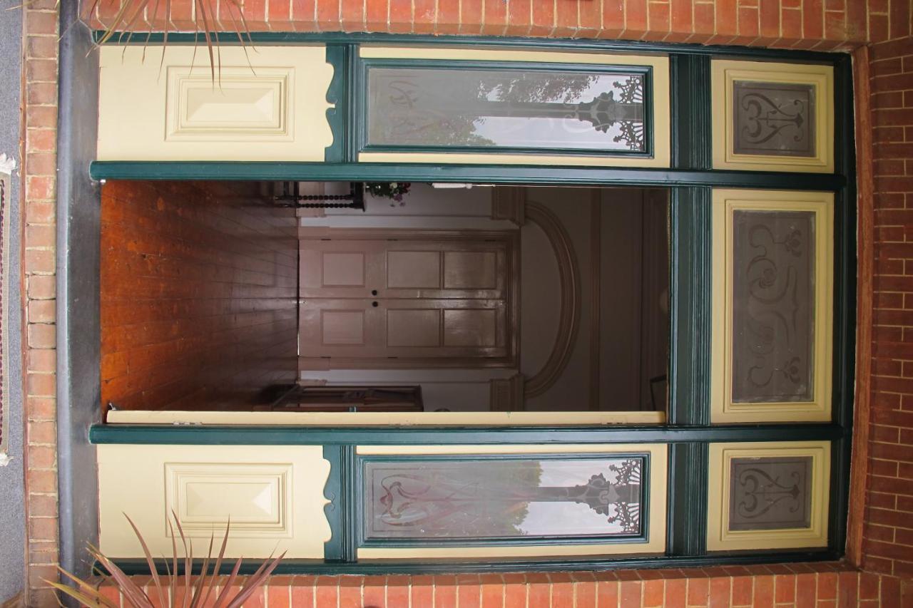 Holmhurst Guest House Батърст Екстериор снимка